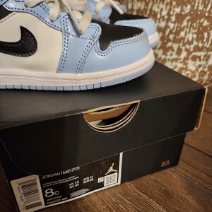 Nike jordon 1 Mid toddlers
